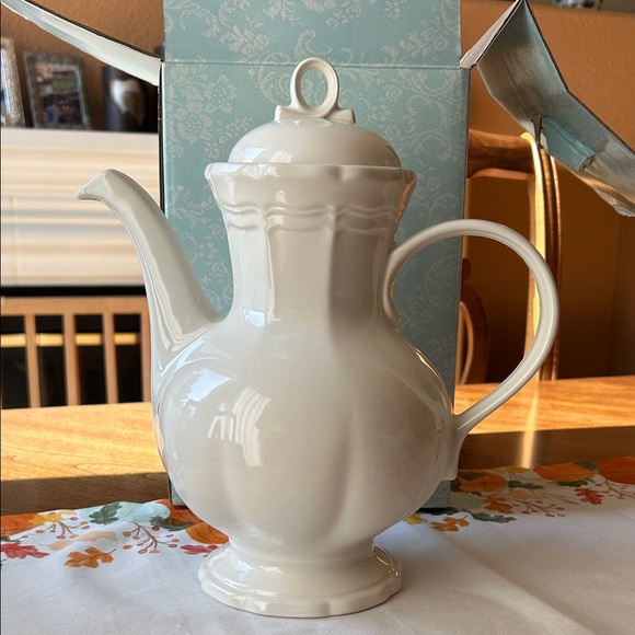 Mikasa Other - Elegant White Ceramic Teapot
